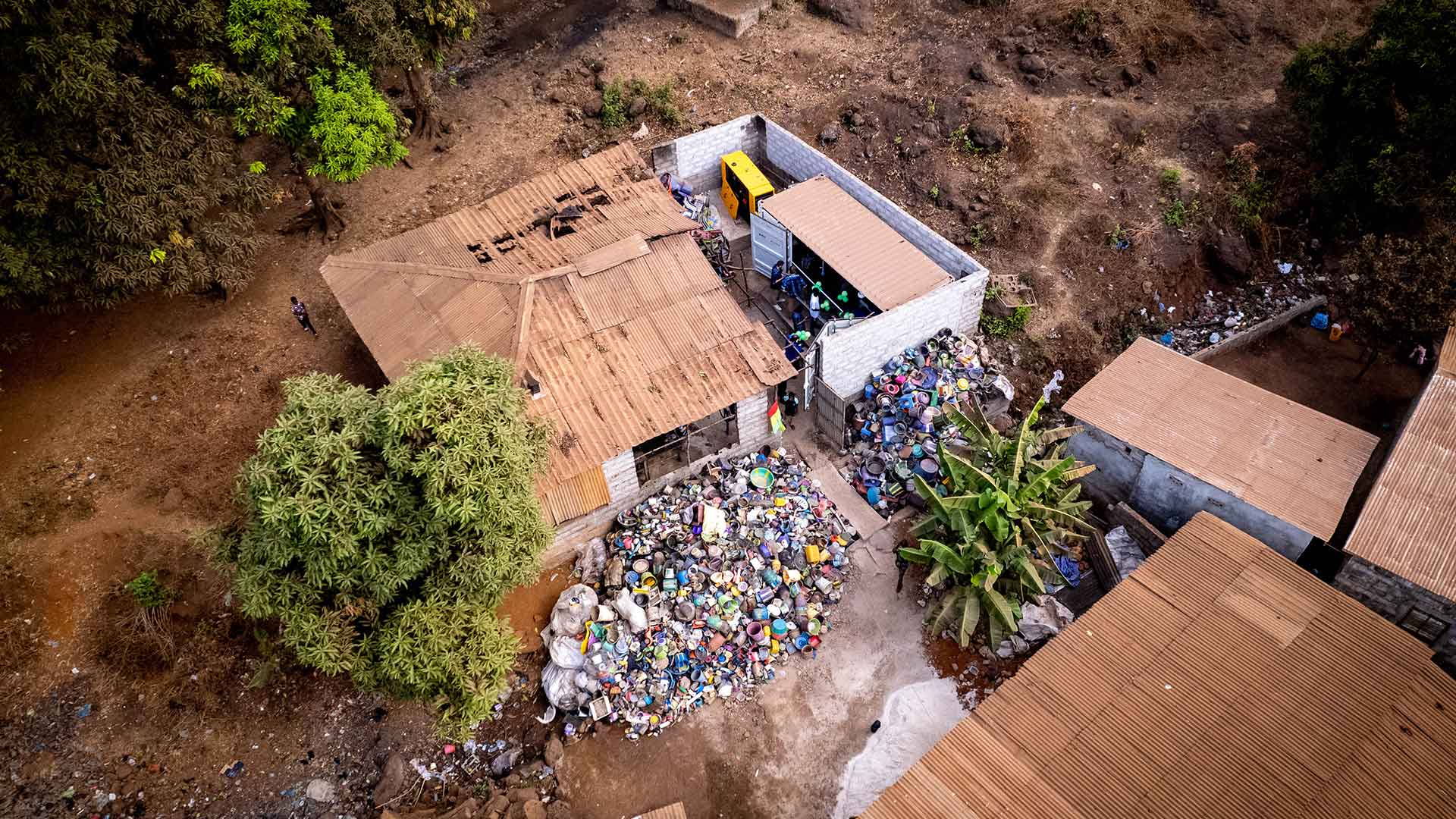 vue aerienne usine recyclage guinee