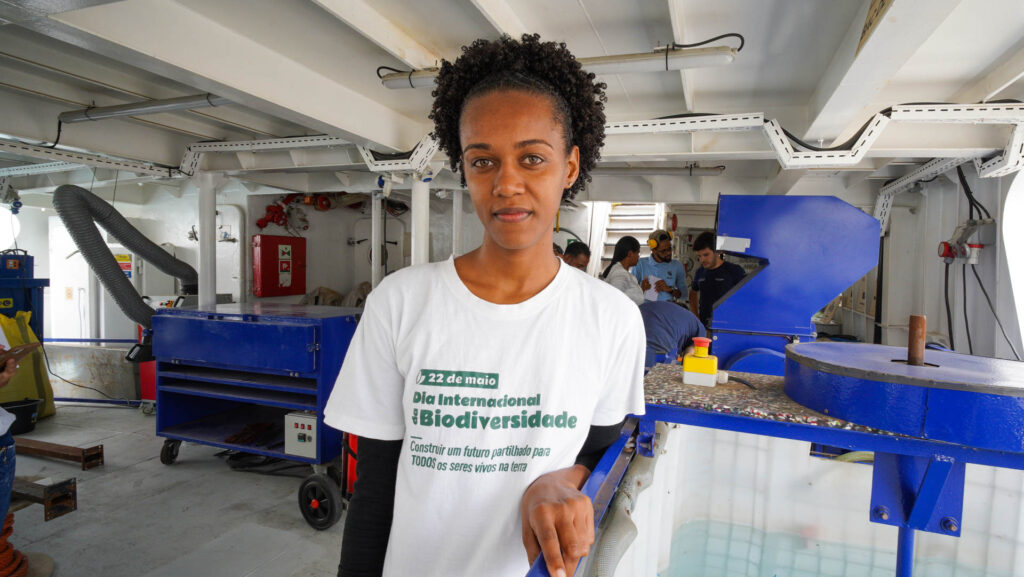 Plastic Lab Vert OnBoard Laboratory - Session #8 à Mindelo | Plastic Odyssey